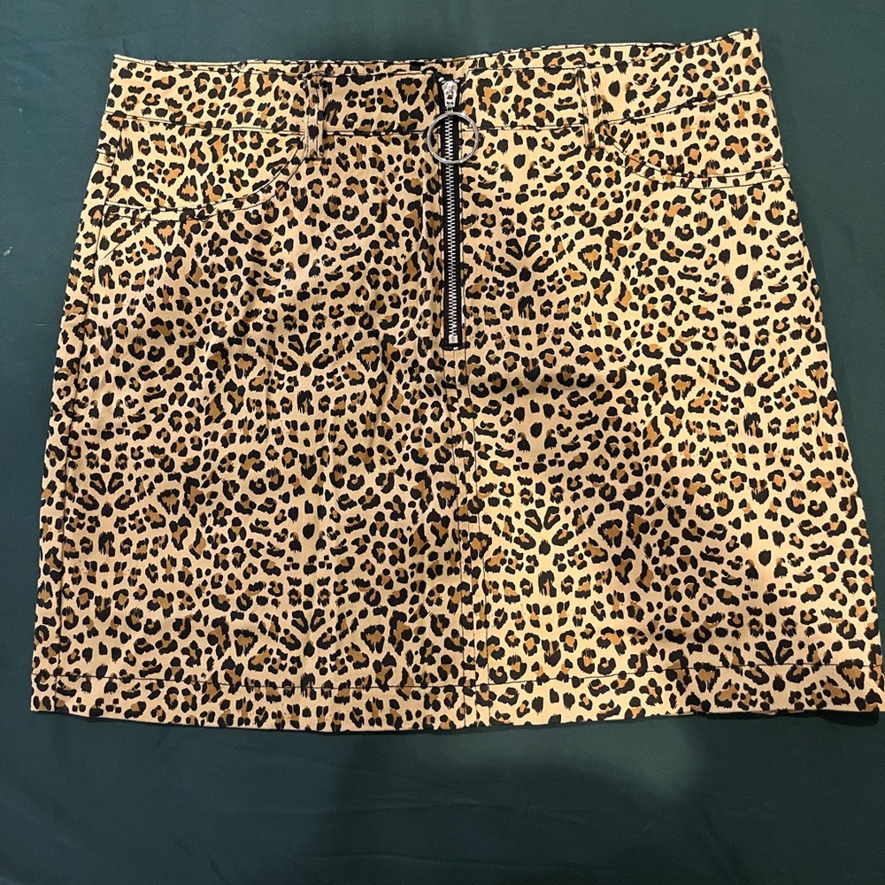 Leopard print zip up mini skirt - Picture 1 of 3